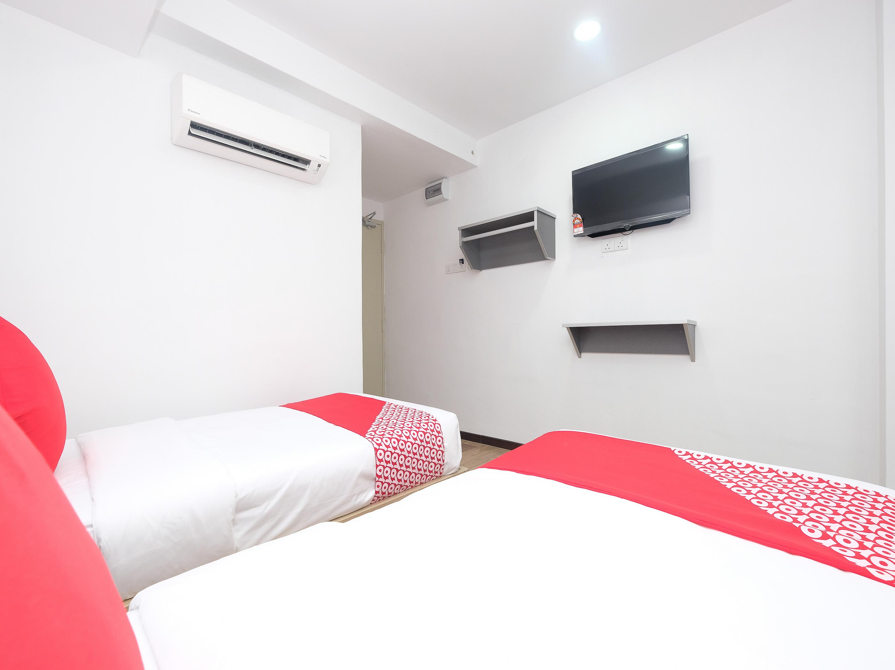 Oyo 44043 First Garden Hotel Kuantan Bagian luar foto