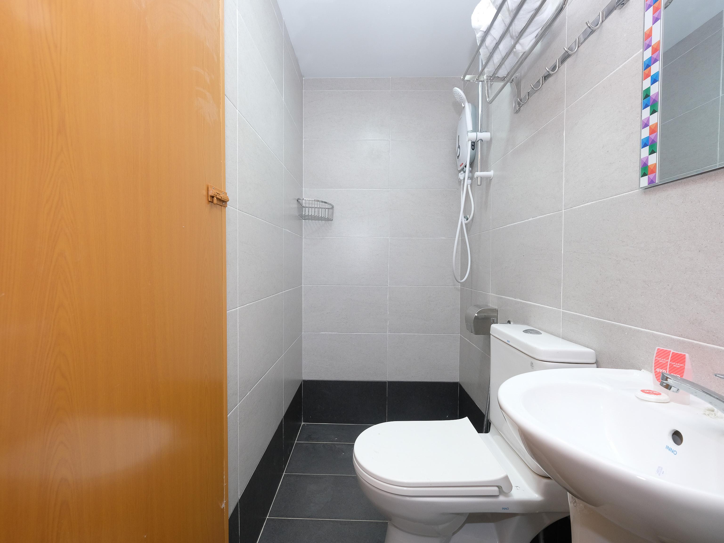 Oyo 44043 First Garden Hotel Kuantan Bagian luar foto