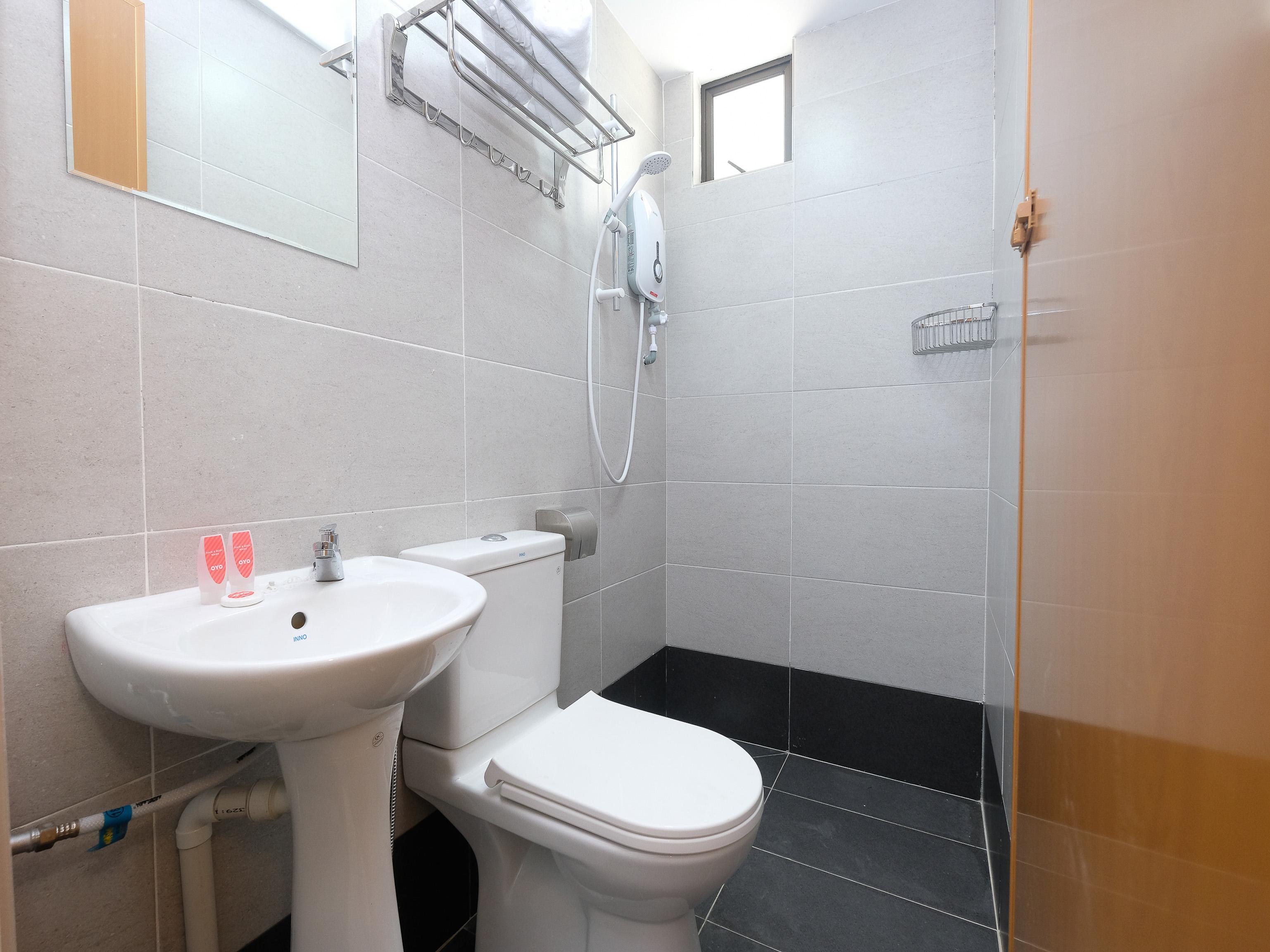 Oyo 44043 First Garden Hotel Kuantan Bagian luar foto