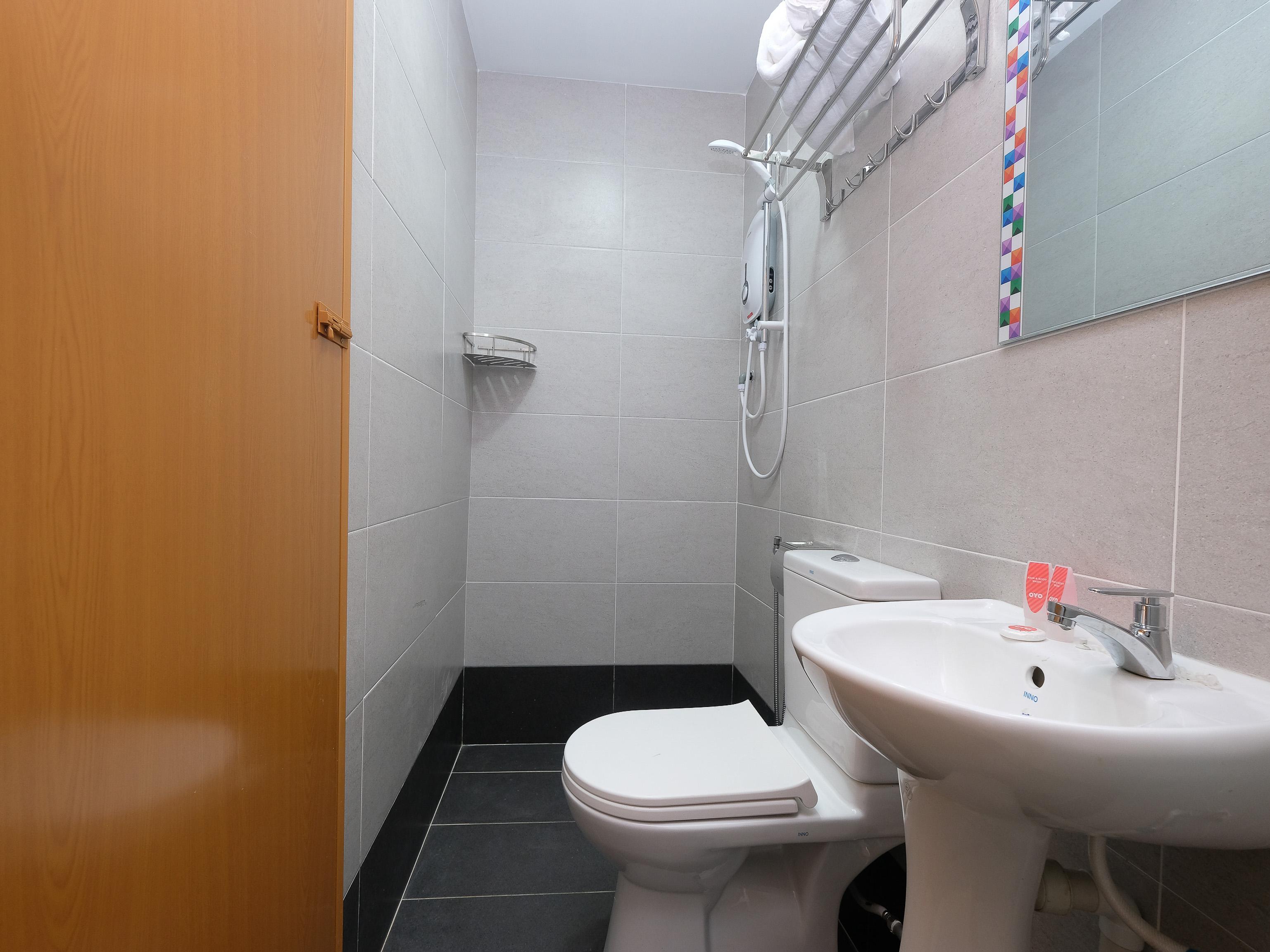 Oyo 44043 First Garden Hotel Kuantan Bagian luar foto
