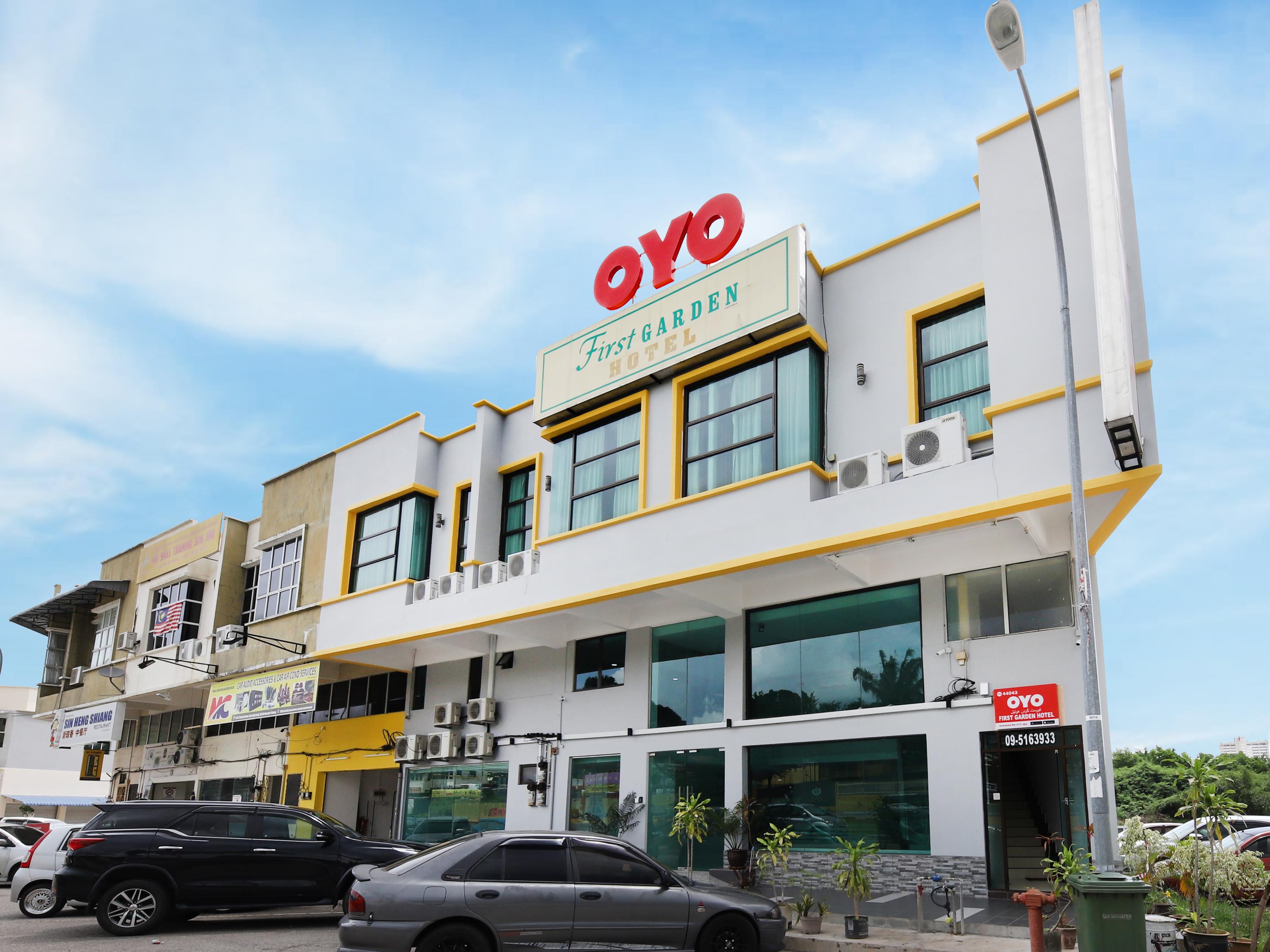 Oyo 44043 First Garden Hotel Kuantan Bagian luar foto