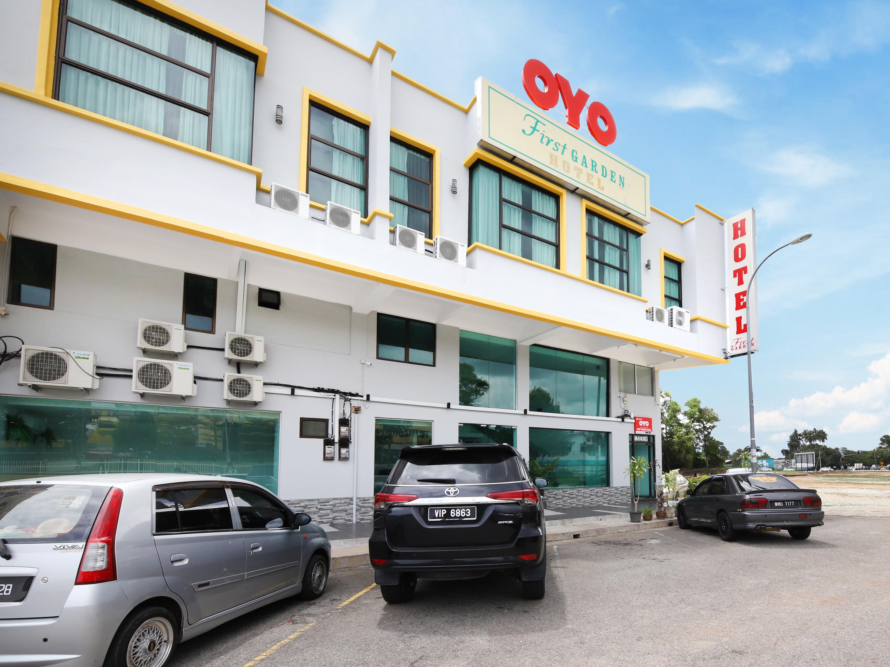 Oyo 44043 First Garden Hotel Kuantan Bagian luar foto