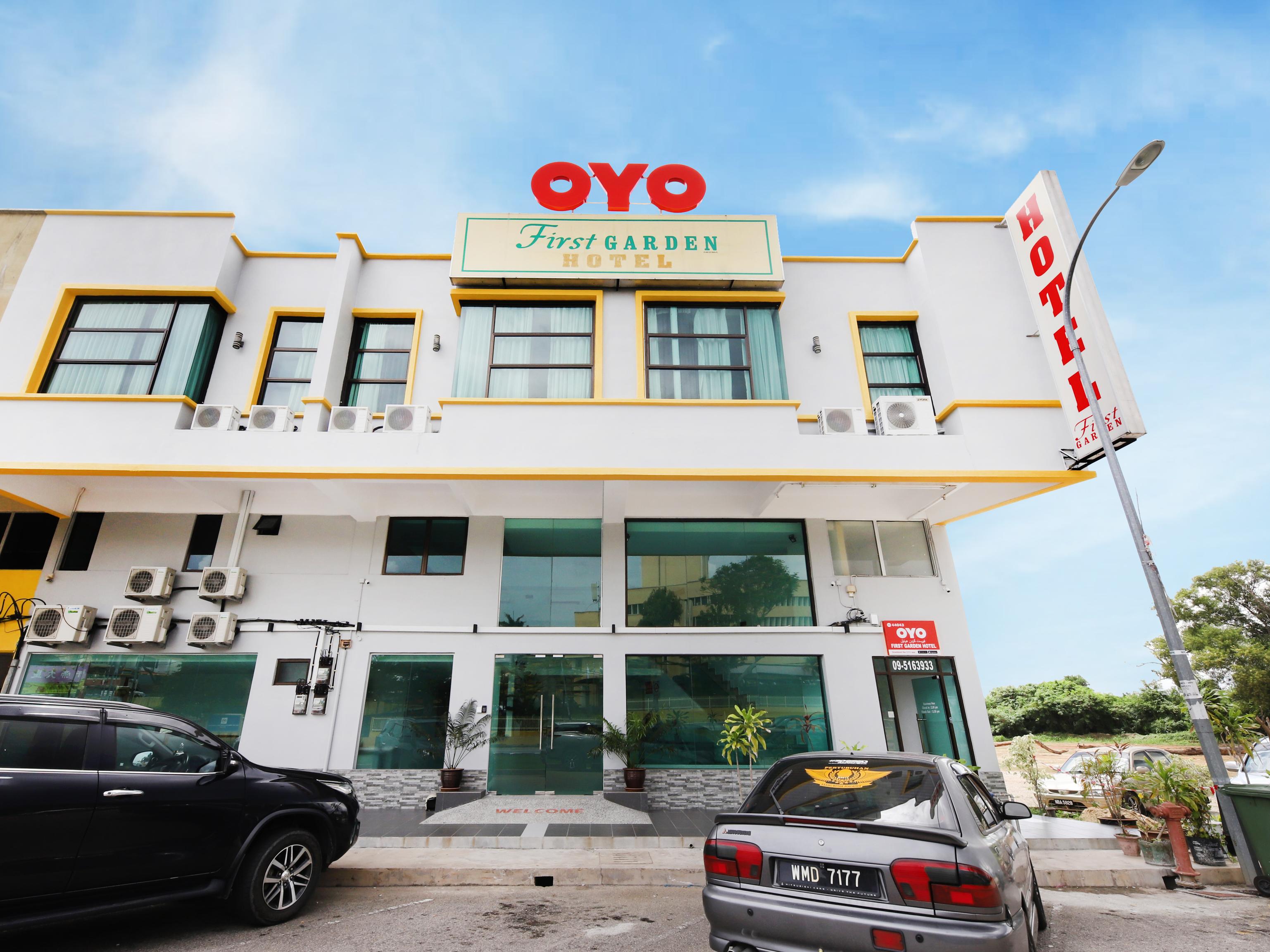 Oyo 44043 First Garden Hotel Kuantan Bagian luar foto