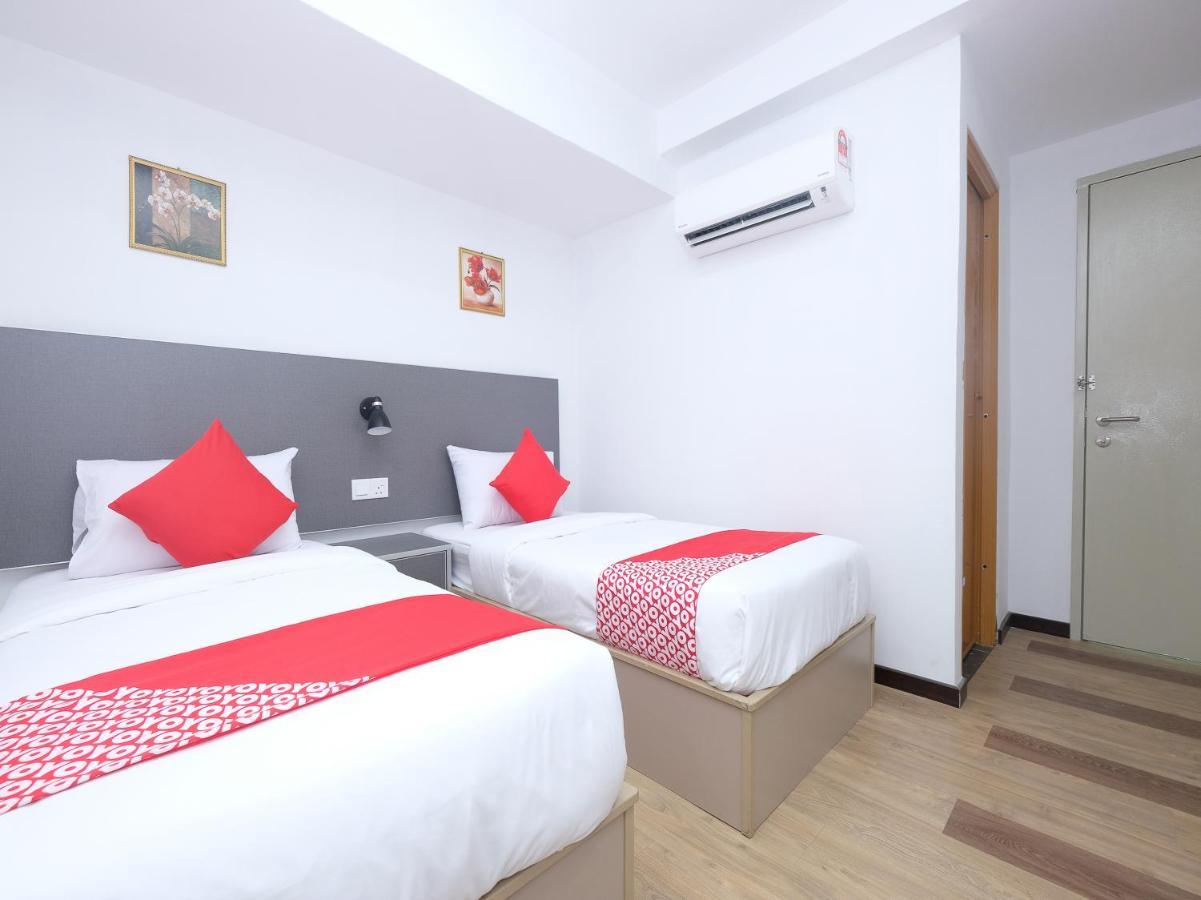 Oyo 44043 First Garden Hotel Kuantan Bagian luar foto